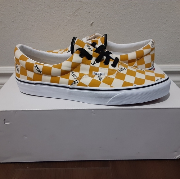 Vans - Picture 3 of 4